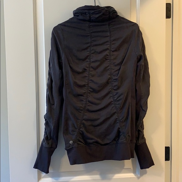 Reversible Lululemon zip up light jacket - Picture 7 of 9